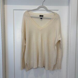 Halogen 100% cashmere V-neck sweater ivory size large